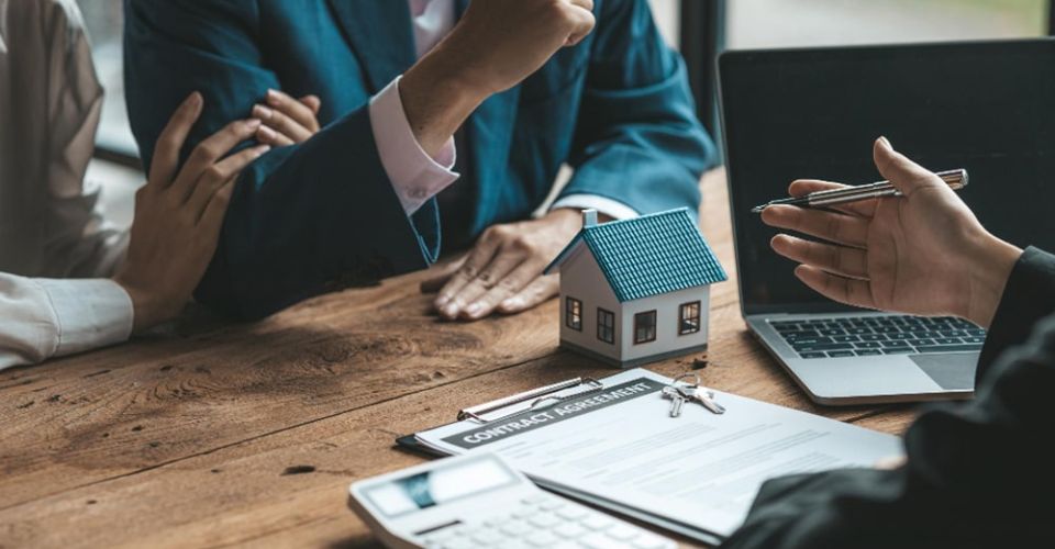 Couple discussing estate administration